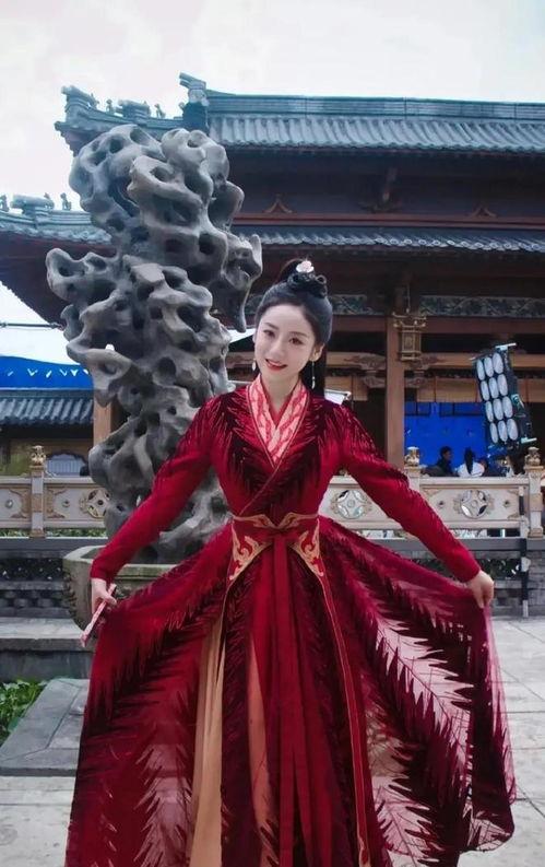 娱乐吃瓜八卦两个人,吃瓜群众热议的两位明星幕后故事  第2张